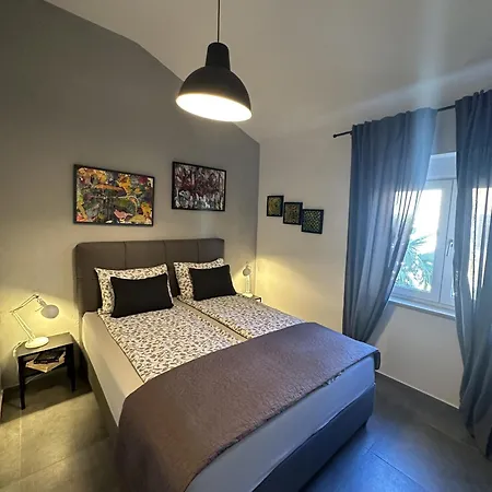 Urban Apartment *
