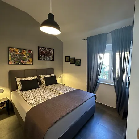 Urban Apartment *