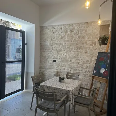 Urban Apartment *